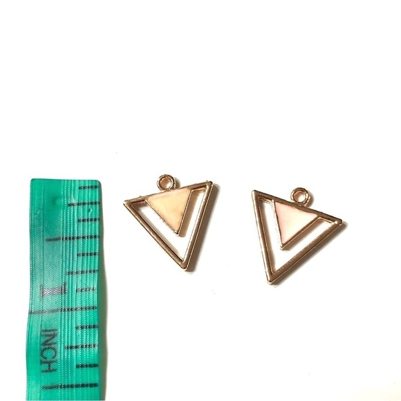 🔴 5 for $10 ONE Pink Gold Triangle Shaped Pendant Zinc Alloy Enamel - Picture 8 of 8